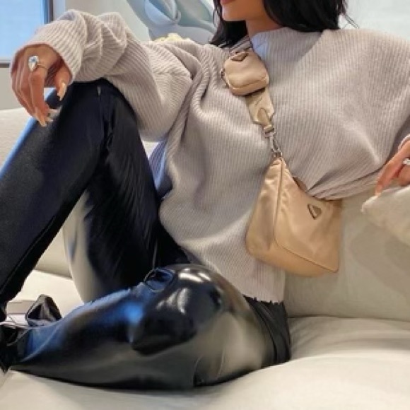 ‼️ SOLD ‼️Prada re-edition nylon cross body bag - Picture 4 of 15